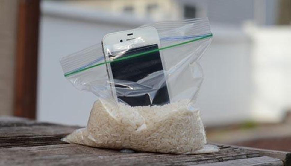 Suya düşen telefon nasıl kurtarılır İşte yanıtı...