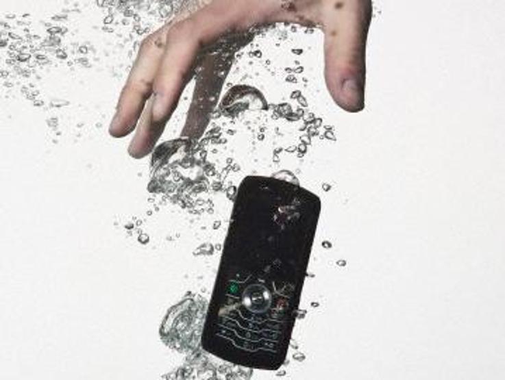 Suya düşen telefon nasıl kurtarılır İşte yanıtı...