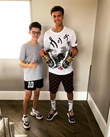 Yıldız futbolcuları giydiren 17 yaşındaki genç