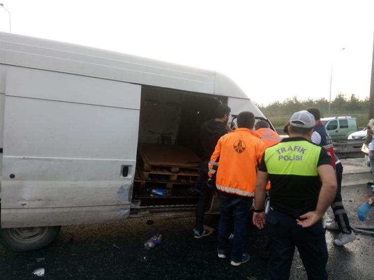 Ümraniyede TEMde can pazarı yaşandı: 5 yaralı