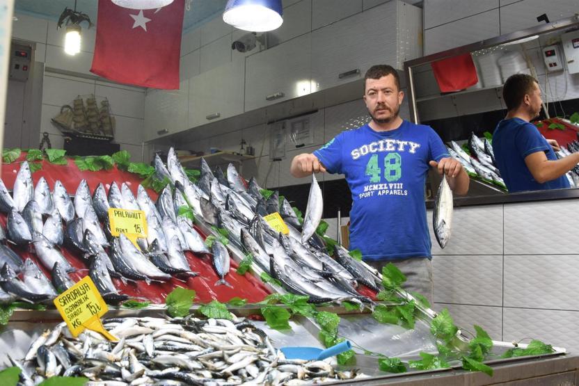 Çanakkalede tezgahlar doldu, balık fiyatları düştü