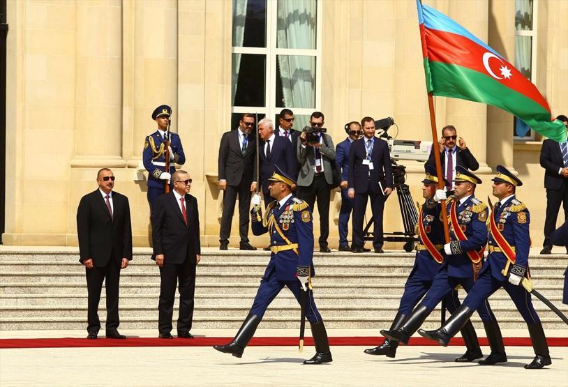 Cumhurbaşkanı Erdoğan Azerbaycanda: Baküde sıcak kucaklaşma