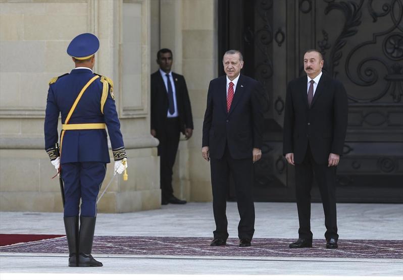 Cumhurbaşkanı Erdoğan Azerbaycanda: Baküde sıcak kucaklaşma