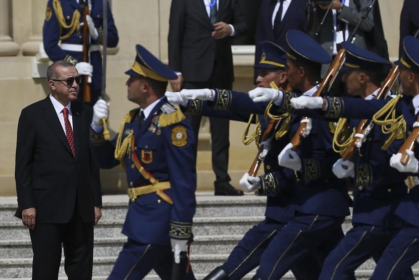 Cumhurbaşkanı Erdoğan Azerbaycanda: Baküde sıcak kucaklaşma