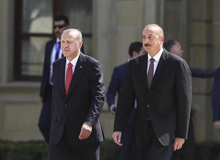 Cumhurbaşkanı Erdoğan Azerbaycanda: Baküde sıcak kucaklaşma