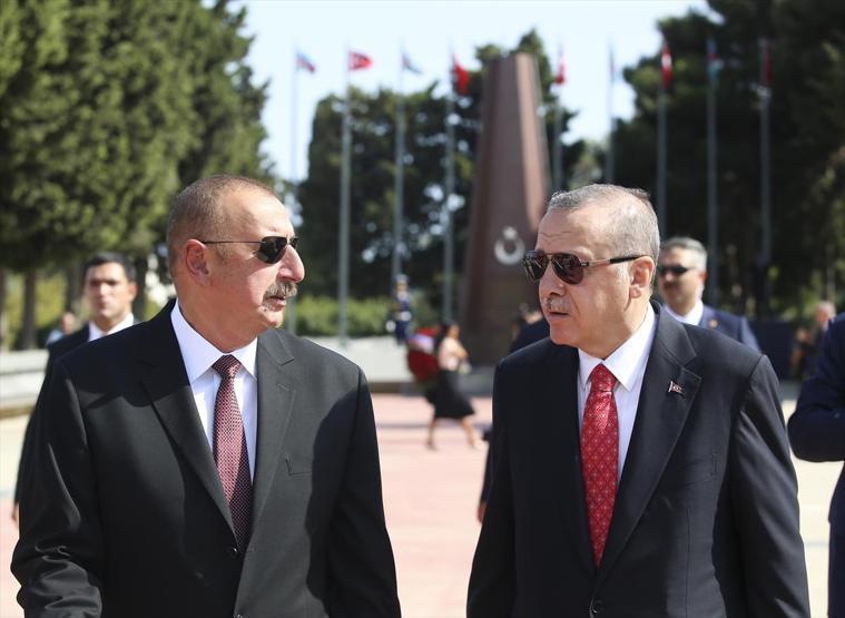 Cumhurbaşkanı Erdoğan Azerbaycanda: Baküde sıcak kucaklaşma