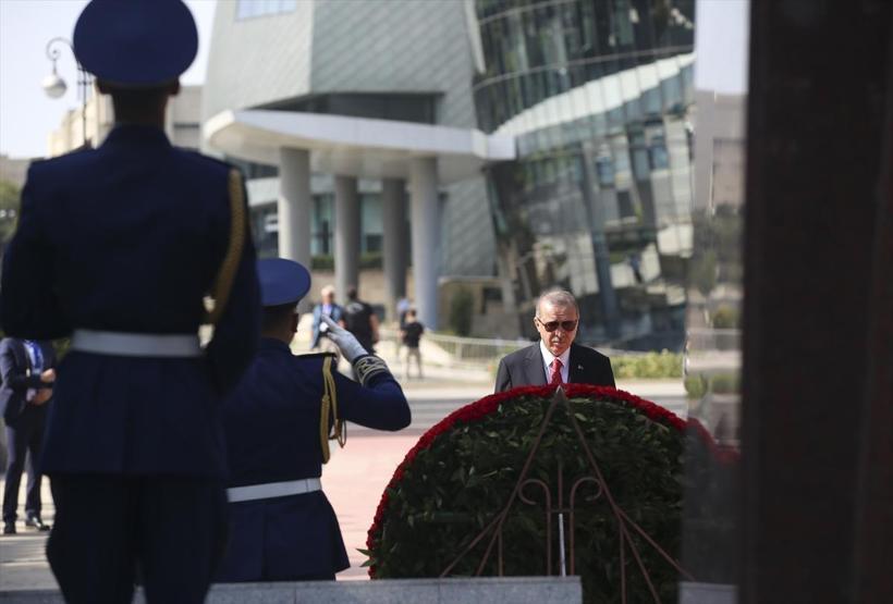 Cumhurbaşkanı Erdoğan Azerbaycanda: Baküde sıcak kucaklaşma