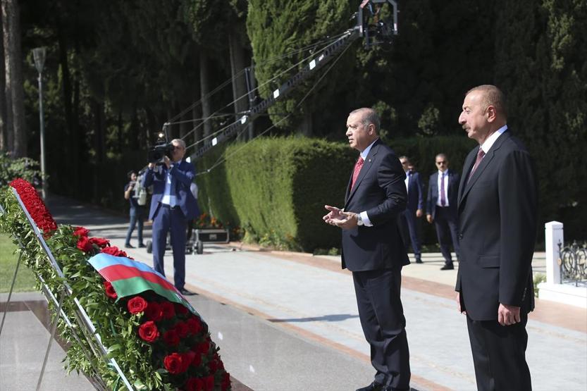 Cumhurbaşkanı Erdoğan Azerbaycanda: Baküde sıcak kucaklaşma
