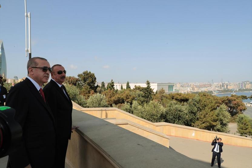 Cumhurbaşkanı Erdoğan Azerbaycanda: Baküde sıcak kucaklaşma