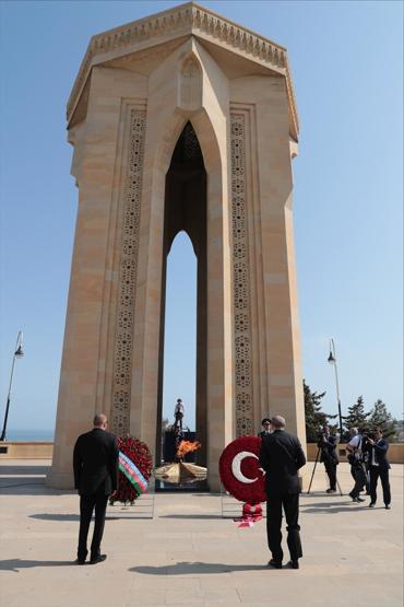 Cumhurbaşkanı Erdoğan Azerbaycanda: Baküde sıcak kucaklaşma