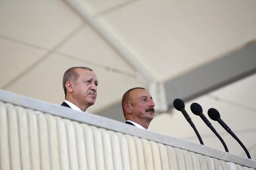 Cumhurbaşkanı Erdoğan Azerbaycanda: Baküde sıcak kucaklaşma
