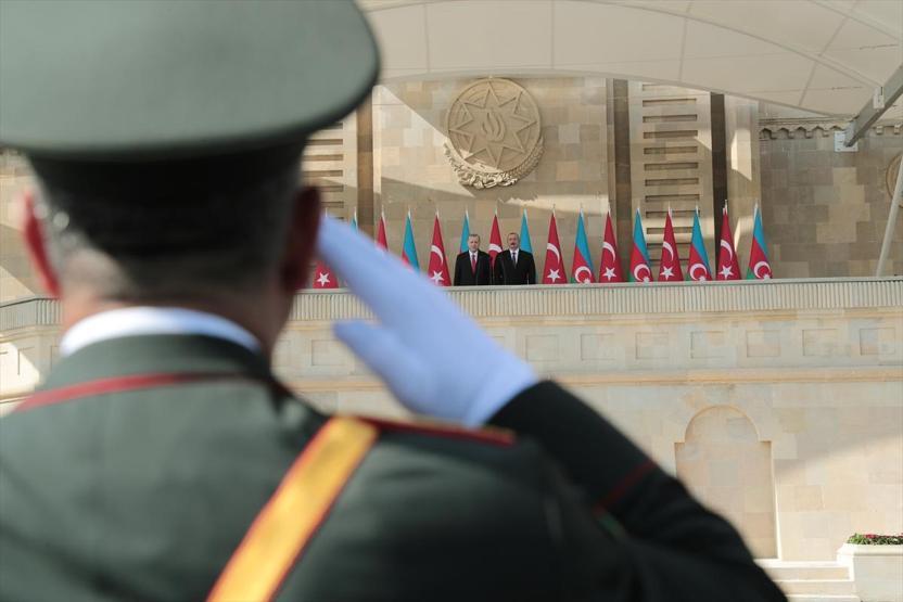 Cumhurbaşkanı Erdoğan Azerbaycanda: Baküde sıcak kucaklaşma