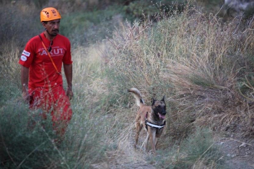 Kayalıklarda mahsur kalanlar 5 saat sonra kurtarıldı