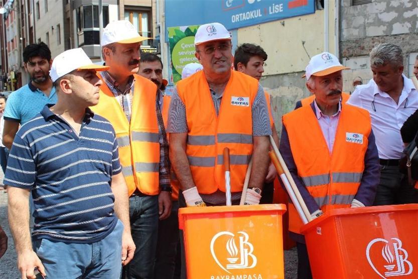 Abdurrahim Albayrak Bayrampaşada çöp topladı