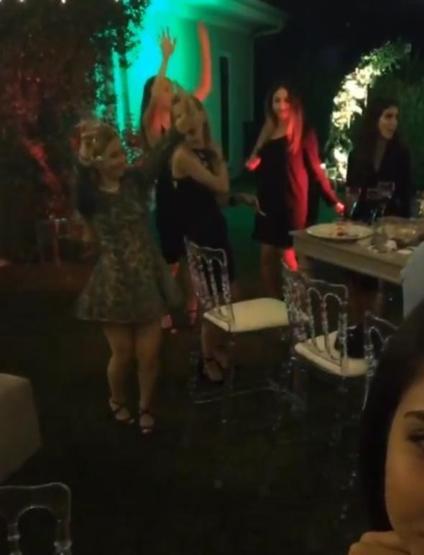 Ece Seçkin nişanlandı