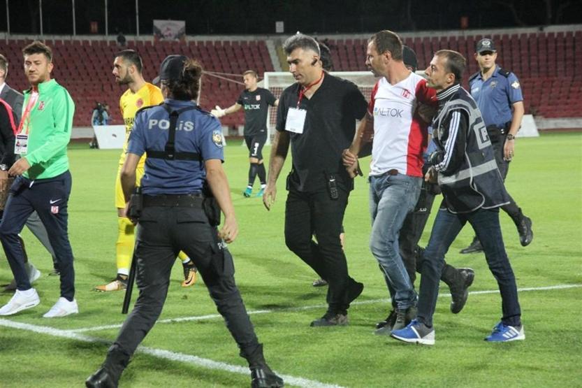 Balıkesirspor-Ümraniyespor maçı iptal edildi
