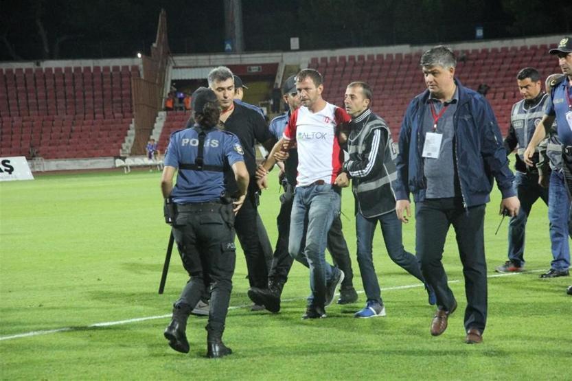 Balıkesirspor-Ümraniyespor maçı iptal edildi
