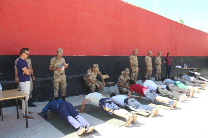 Güvenlik korucusu olmak için ter döktüler