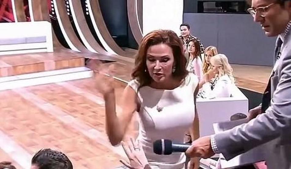 Canlı yayında şoke eden anlar Seyirciye böyle tokat attı