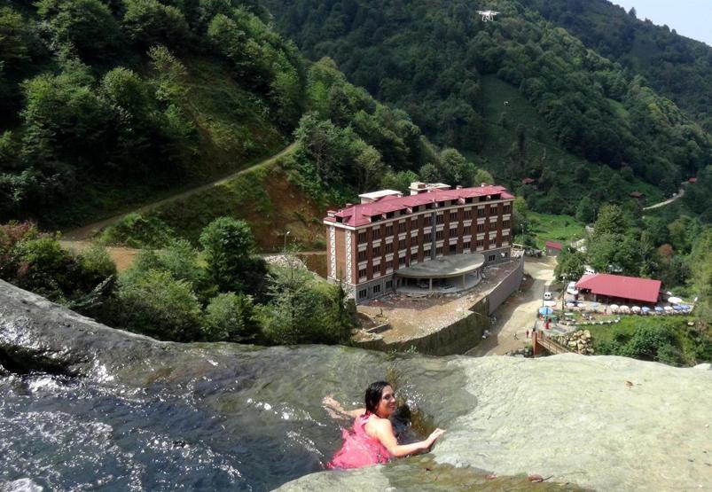Doğal jakuziyi andıran şelale göletlerine ilgi arttı