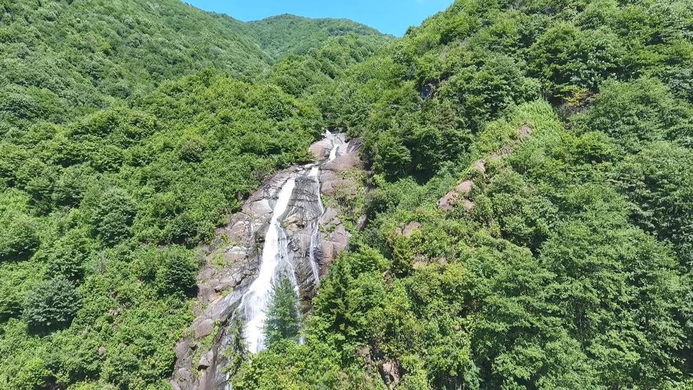 Doğal jakuziyi andıran şelale göletlerine ilgi arttı