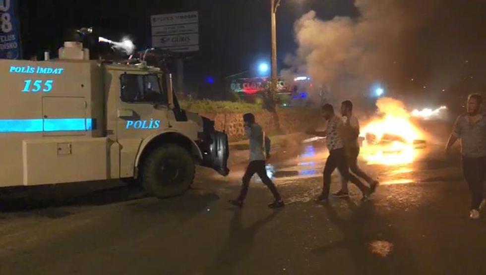 Cinayeti protesto etmek için yolu kestiler