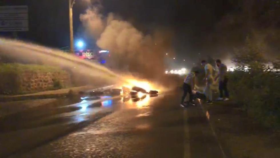 Cinayeti protesto etmek için yolu kestiler