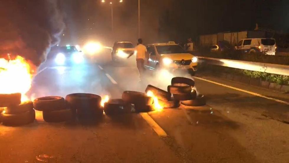 Cinayeti protesto etmek için yolu kestiler