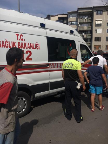 Ambulansa binmek istemedi: Polis amca ne olur, annemi bekleyelim