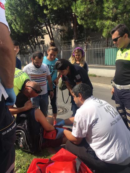 Ambulansa binmek istemedi: Polis amca ne olur, annemi bekleyelim