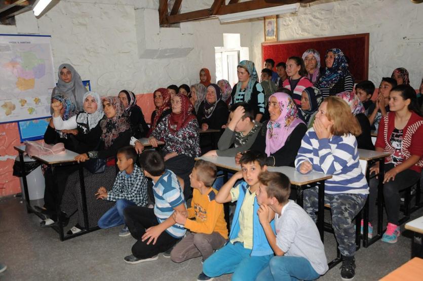 51 yıllık okul kapatıldı, öğrenciler gözyaşlarına boğuldu