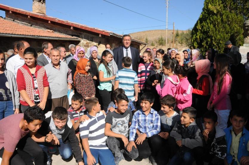 51 yıllık okul kapatıldı, öğrenciler gözyaşlarına boğuldu