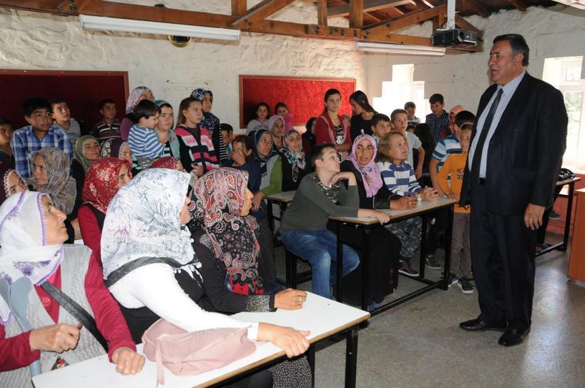 51 yıllık okul kapatıldı, öğrenciler gözyaşlarına boğuldu