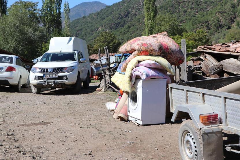 Kastamonuda yangında küle dönen köyde hasar tespiti
