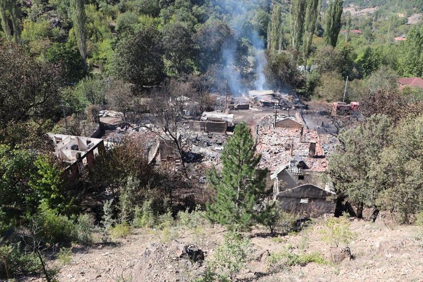 Kastamonuda yangında küle dönen köyde hasar tespiti
