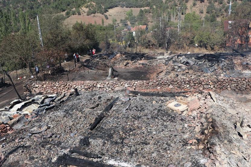 Kastamonuda yangında küle dönen köyde hasar tespiti