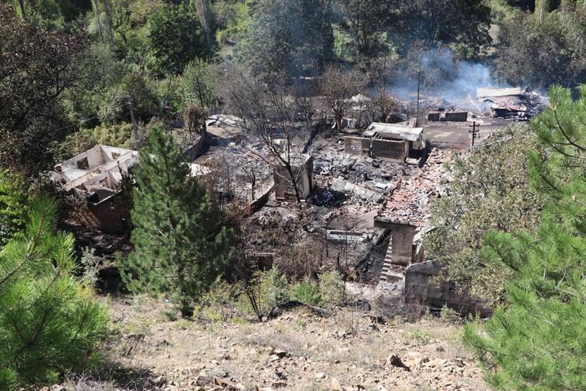Kastamonuda yangında küle dönen köyde hasar tespiti