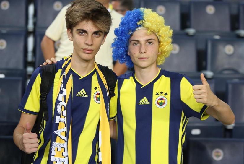 Fenerbahçe taraftarından derbi koreografisi