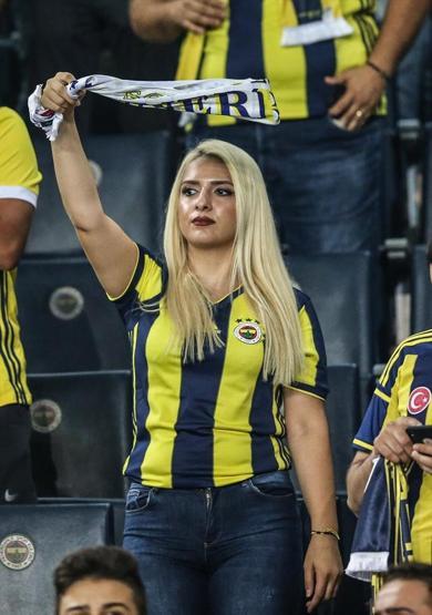 Fenerbahçe taraftarından derbi koreografisi