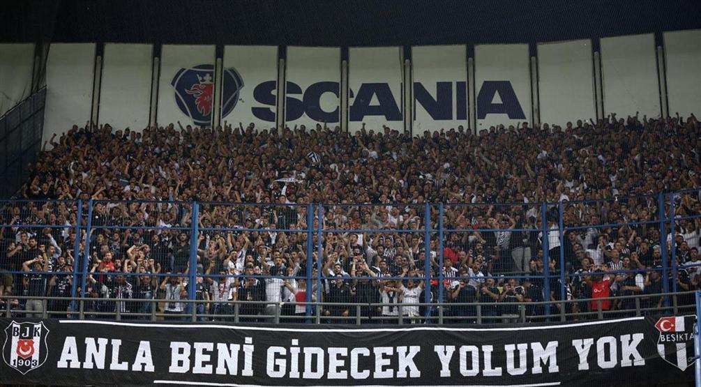 Fenerbahçe taraftarından derbi koreografisi