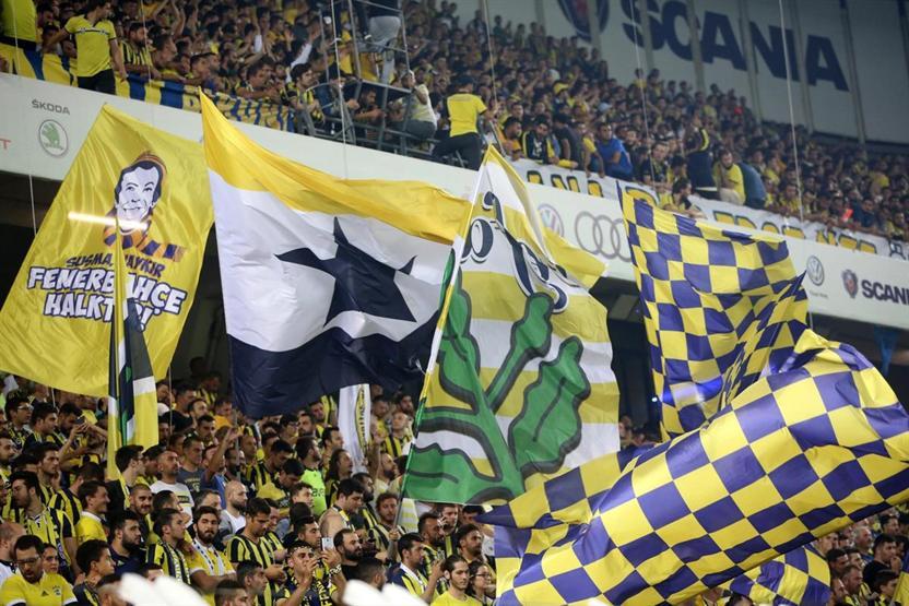 Fenerbahçe taraftarından derbi koreografisi