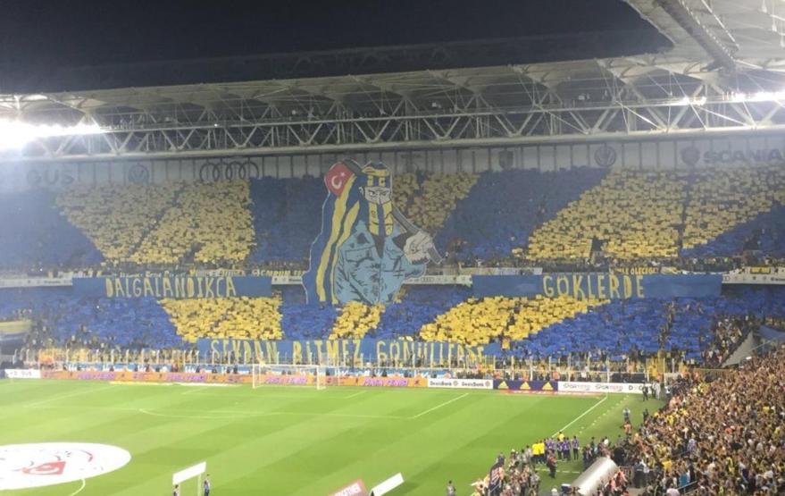 Fenerbahçe taraftarından derbi koreografisi