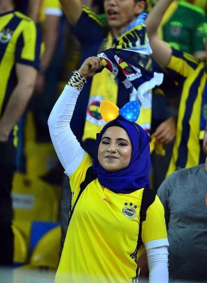 Fenerbahçe taraftarından derbi koreografisi
