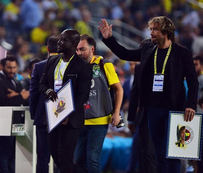 Fenerbahçe taraftarından derbi koreografisi