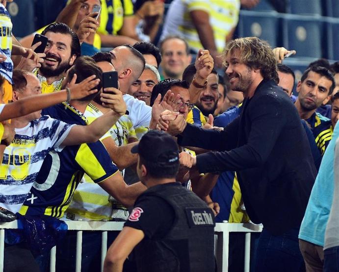 Fenerbahçe taraftarından derbi koreografisi