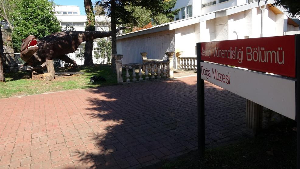 Melih Gökçekin dinozor maketleri Trabzonda