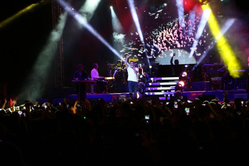 Mustafa Sandaldan üniversite öğrencilerine konser