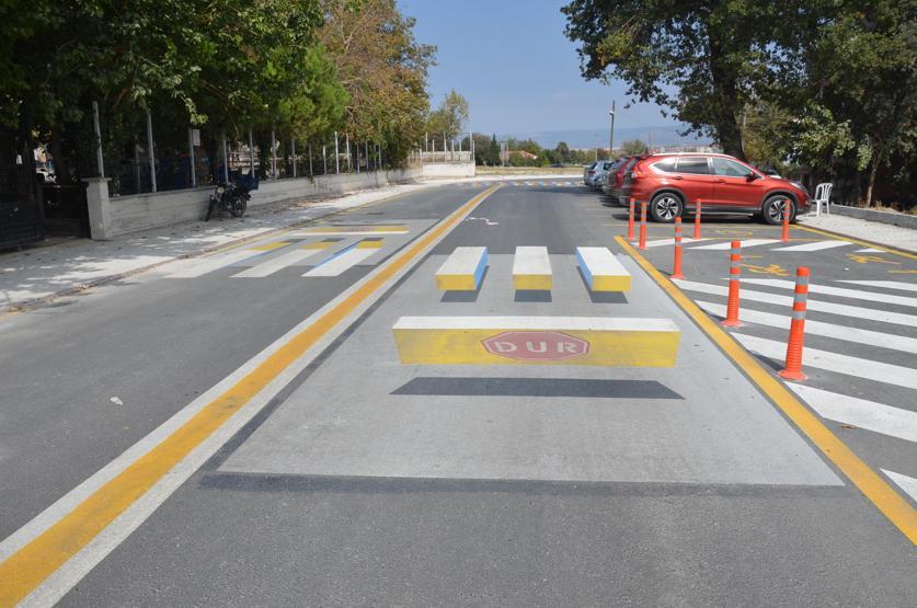 Sürücüler bu yaya geçidini görünce mecburen yavaşlıyor