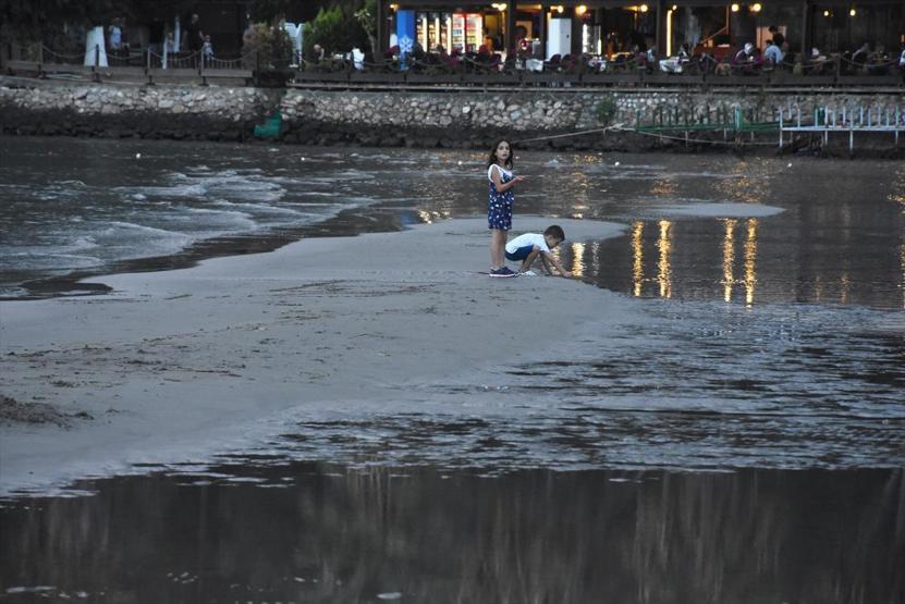 Muğlada deniz suyu 20 metre çekildi