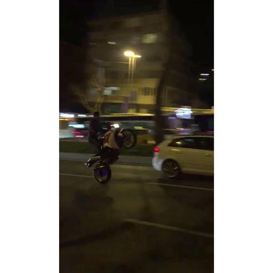 Köprü üzerinde motosikletli maganda terörü